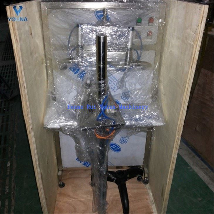 semi automatic 1-5L lubricating oil bottle filling machine (2)